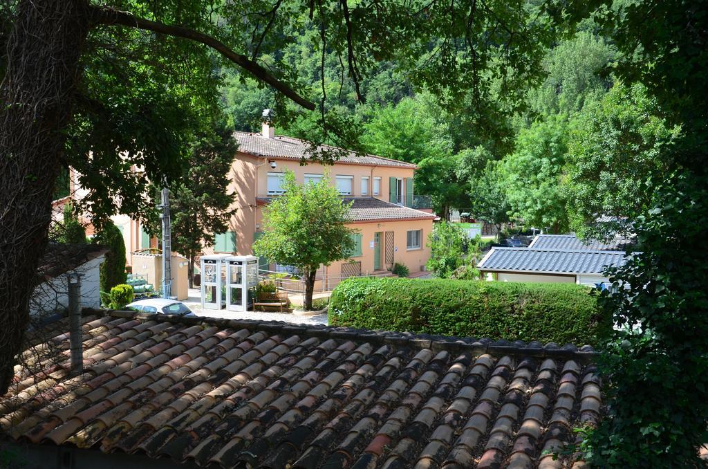 Camping Hotel Les Rives Du Loup Tourrettes-sur-Loup Exterior photo