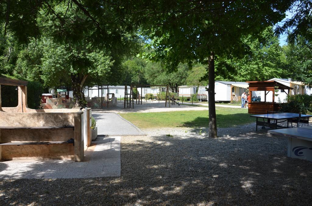 Camping Hotel Les Rives Du Loup Tourrettes-sur-Loup Exterior photo
